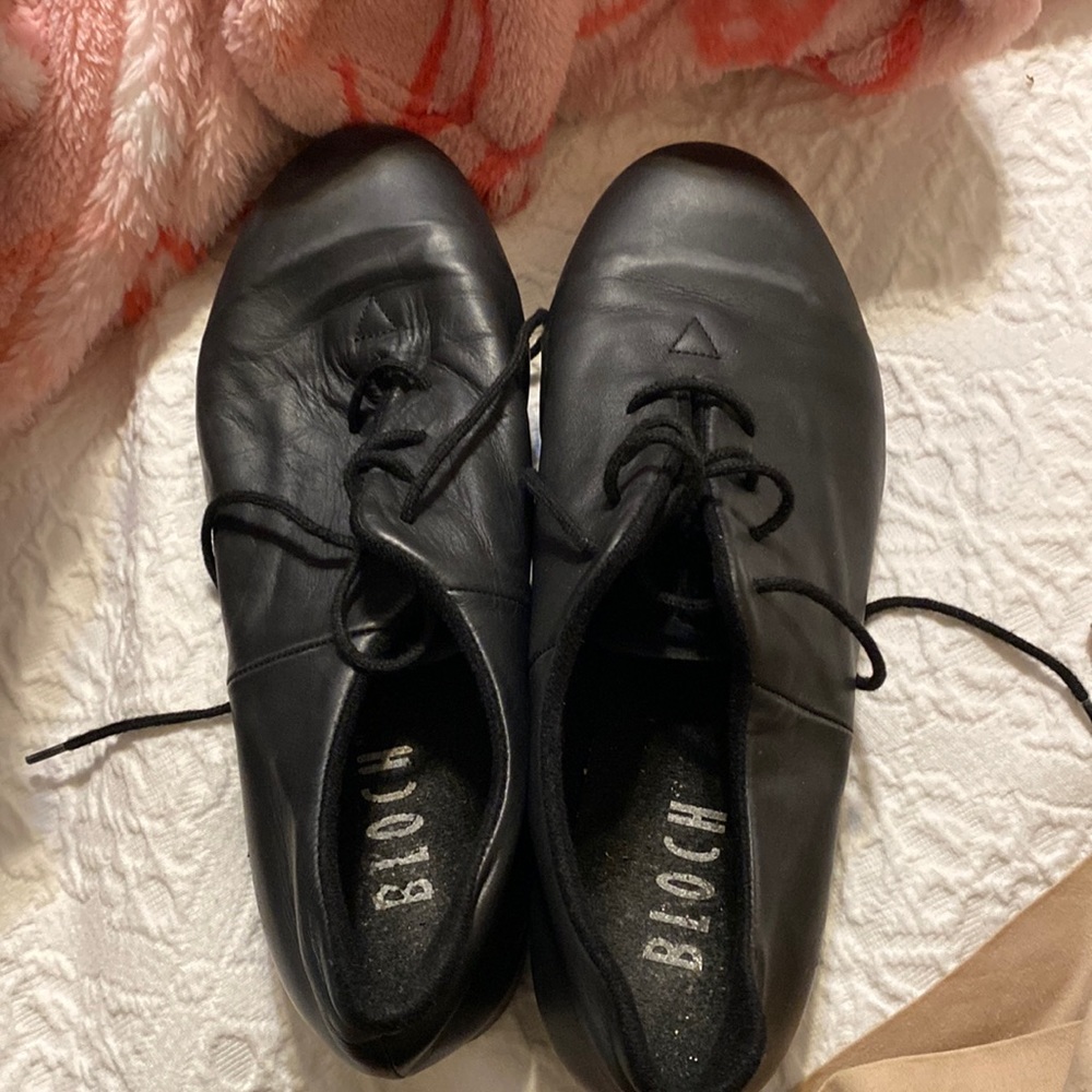 Black block tap shoes dance